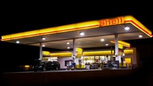 Čerpací stanice Shell v noci