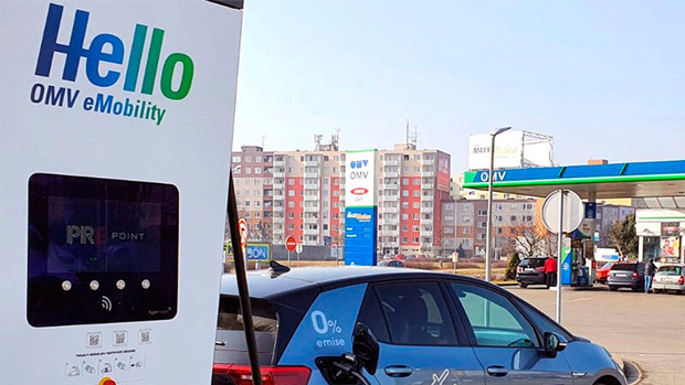 OMV posiluje e-mobilitu v České republice ve spolupráci s Pražskou energetikou